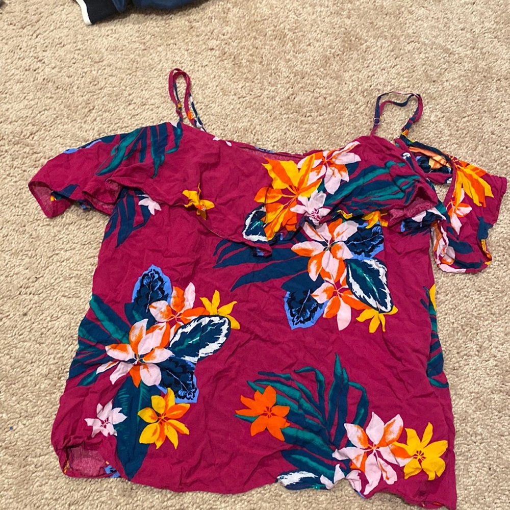 Cropped summer shoulder cut out tank!